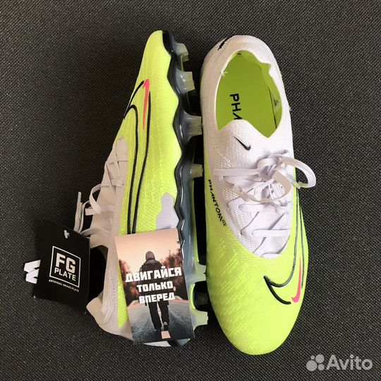 Футбольные бутсы Nike