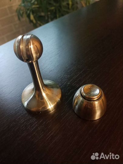 Стопер для двери ограничитель