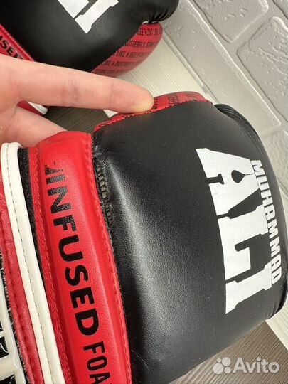 Боксерские перчатки title boxing ALI infused брак