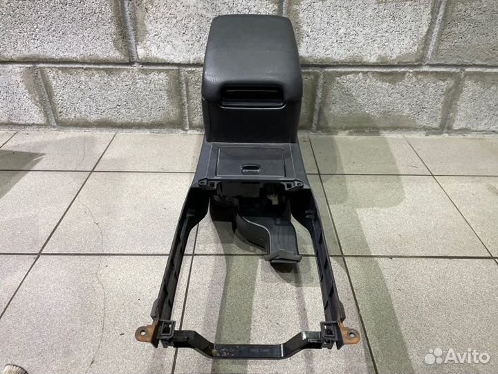 Центральная консоль Toyota Camry AVV50-1002911