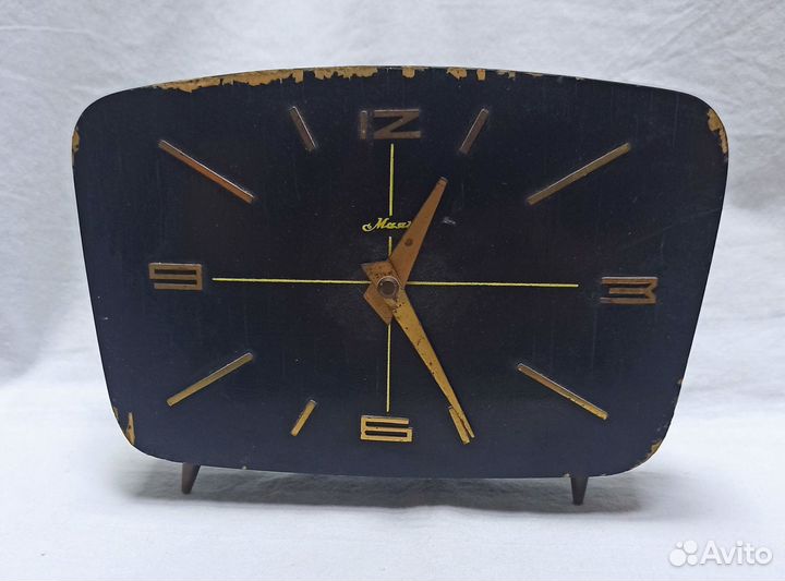 Из СССР настольные часы маяк