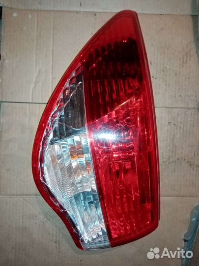 Фонарь задний внешний левый Nissan Almera G15