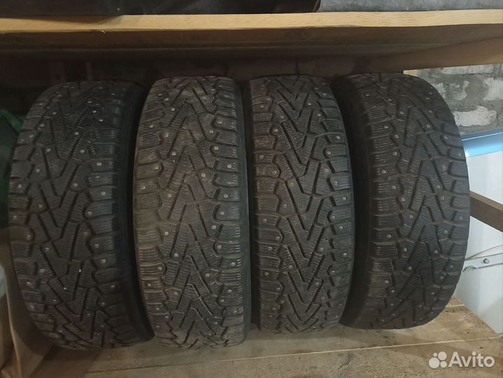Pirelli Ice Zero 215/65 R17