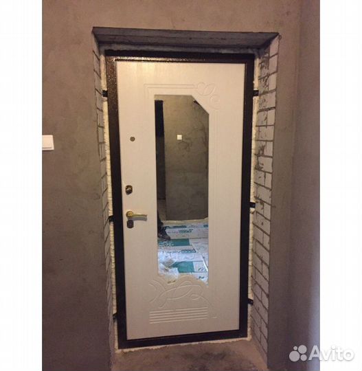 Входные двери с зеркалом и не только