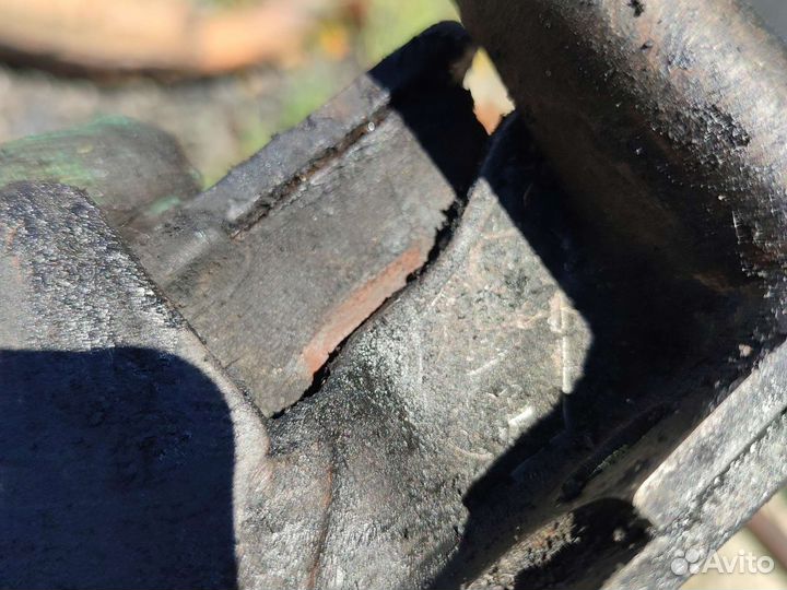 Подушки двигателя 4D56 Mitsubishi