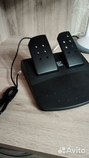 Игровой руль с педалями Sven gc w700