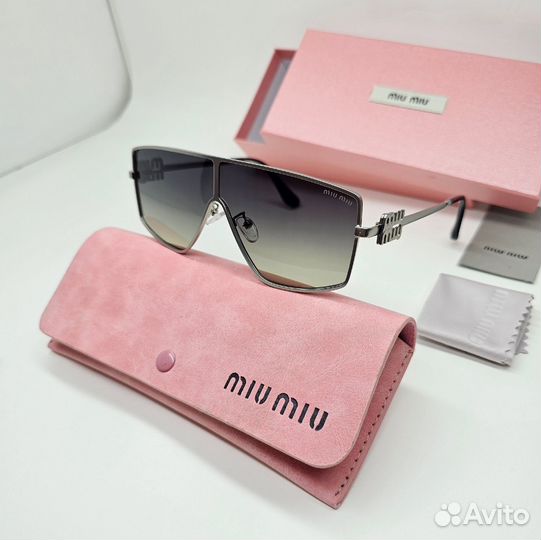 Солнцезащитные очки Miu Miu