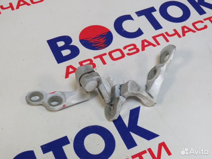 Петля двери Перед Право ford focus CB4