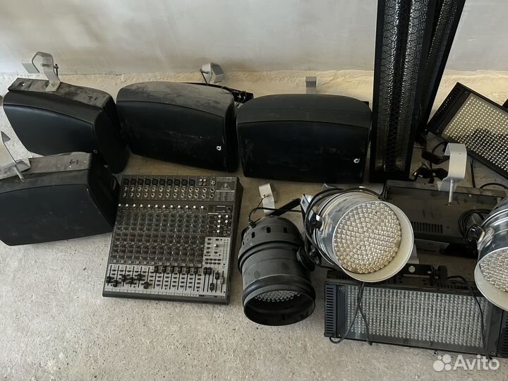 Световое оборудование для сцены