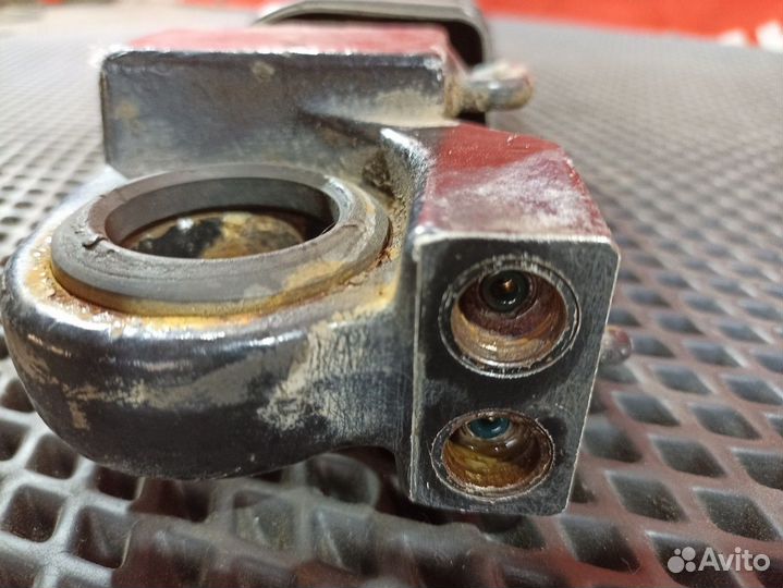 Цилиндр подъема кабины Volvo FH