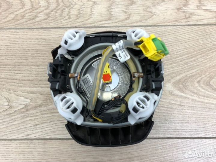 Подушка безопасности в руль Vw Touareg 7P