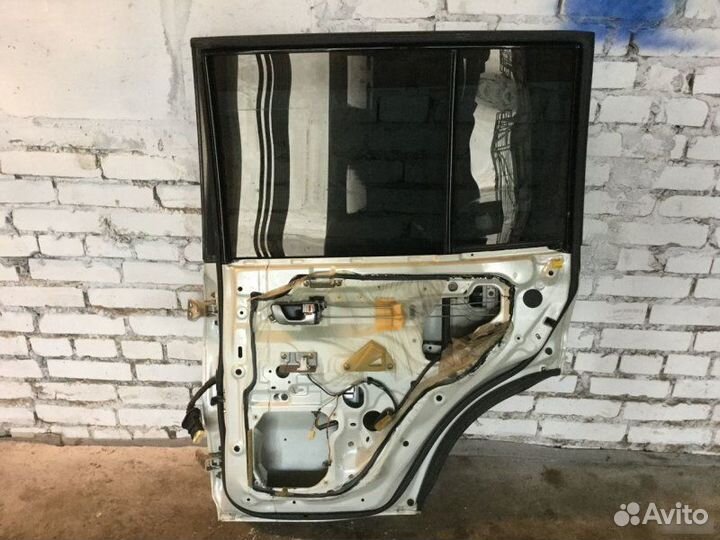 Дверь задняя правая Mitsubishi Pajero V6 2000-2006