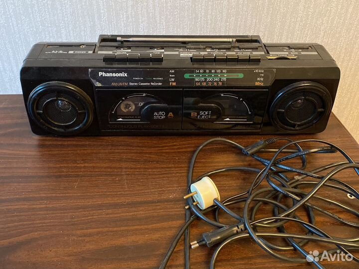 Двухкассетный магнитофон