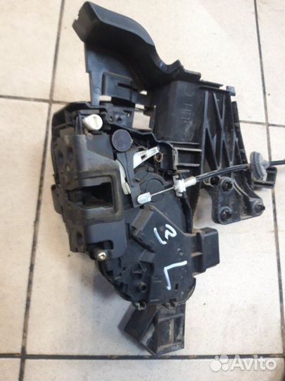 Замок дверной задний левый Ford Focus 2
