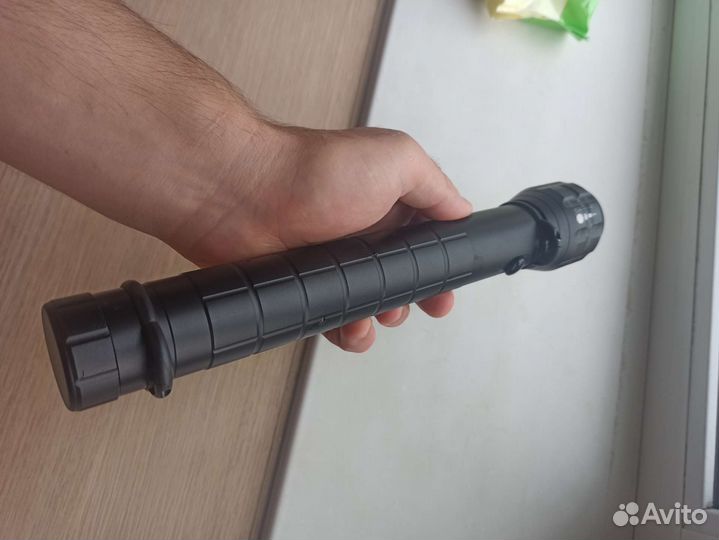 Фото фонарь фонарик мощный