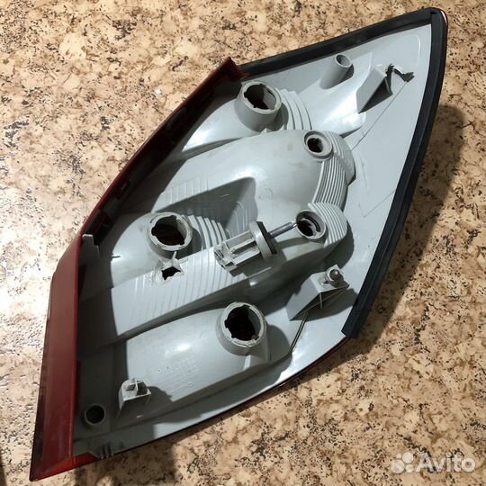 Фонарь задний Skoda Fabia 2 левый