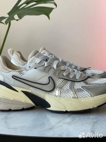 Кроссовки Nike v2k runtekk