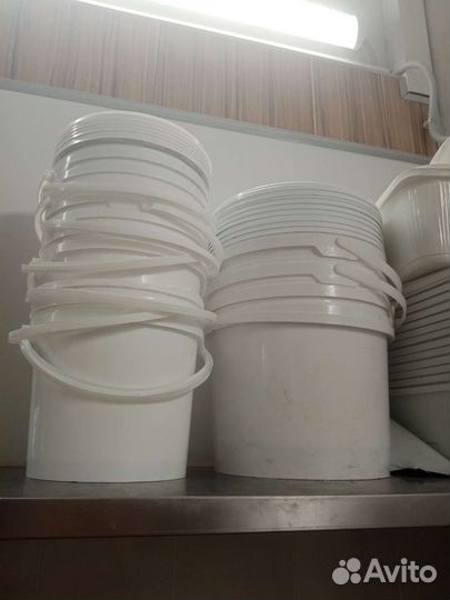 Белое ведро 10 лит,5 лит и контейнеры