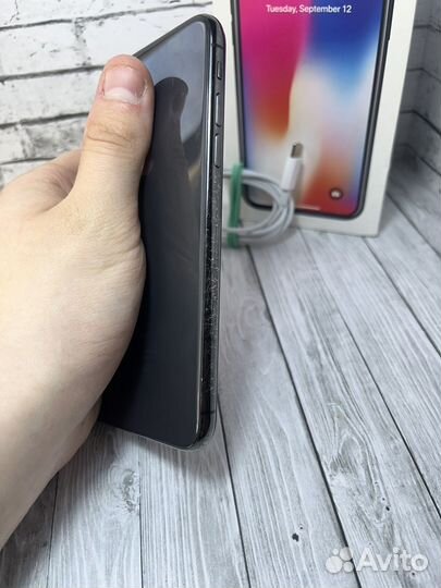 iPhone X, 64 ГБ