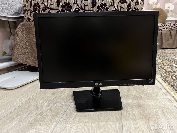 Монитор LG 18.5