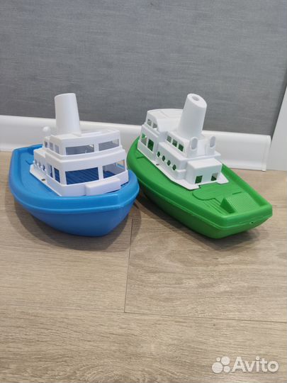 Большие игрушечные корабли