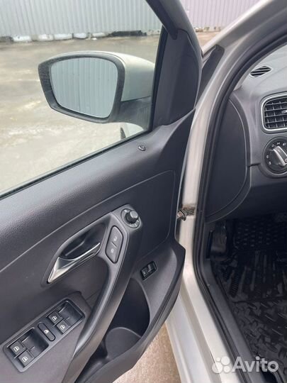 Volkswagen Polo 1.6 AT, 2012, 200 350 км