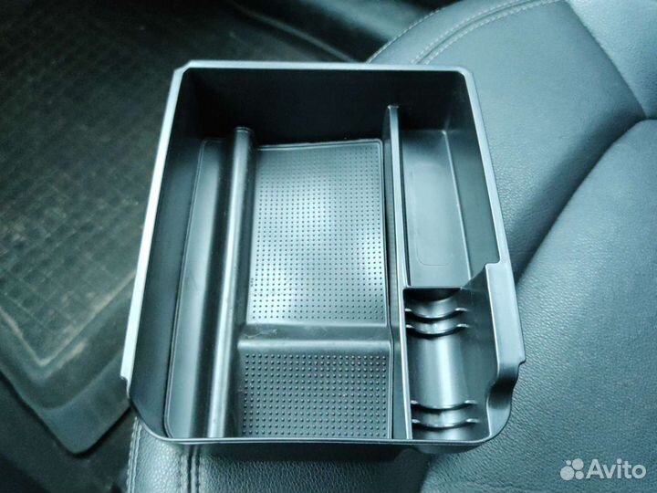 Kia Sportage 3 вставка в подлокотник