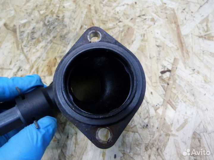 Крышка термостата VW Passat B6 2005-2010 (03G12112