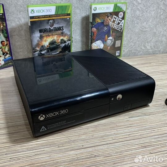 Xbox 360 E + 2Джойстика + 3Диска