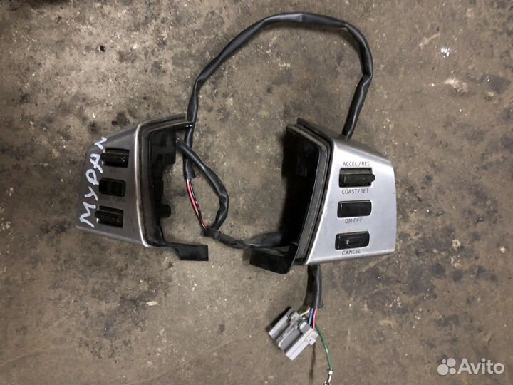 Блок кнопок на руль (кнопки в руль)