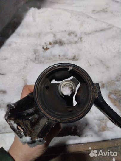 Подушка двигателя mitsubihi lancer 10