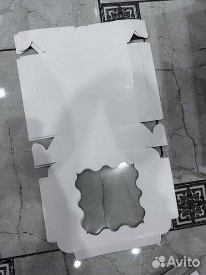 Коробка самосборная с окном белая