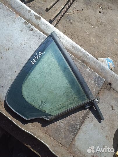 Задняя правая форточка Volkswagen Jetta