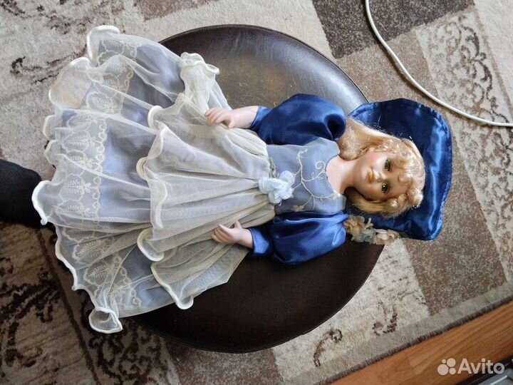 Куклы форфоровые