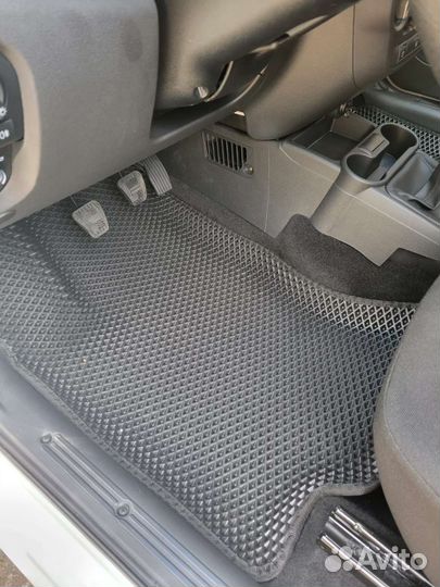 Коврики эва на лада гранта с бортами и 3D лапкой