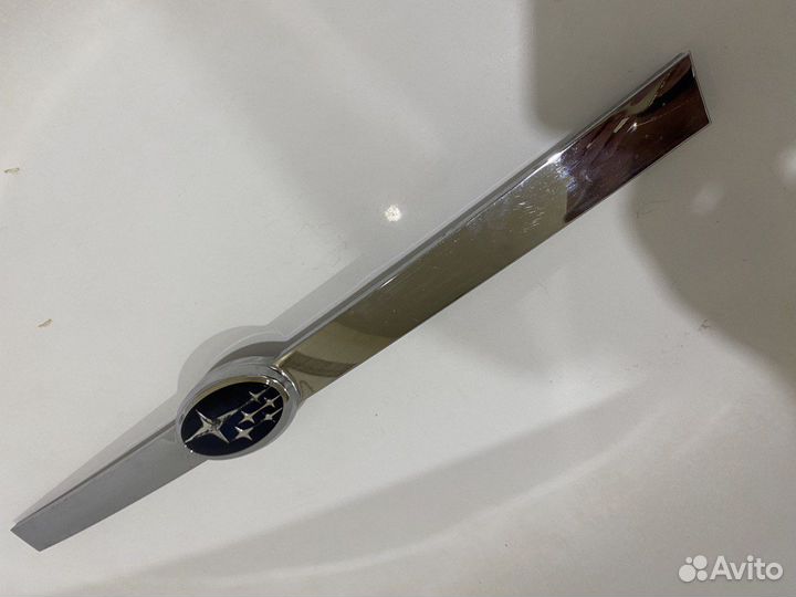 Накладка крышки багажника молдинг Subaru Outback