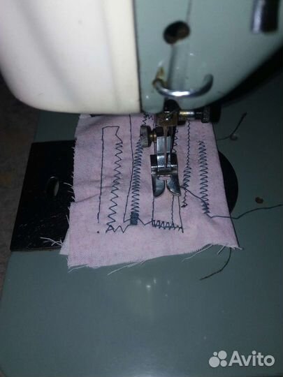 Швейная машина LADA