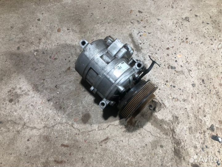Компрессор кондиционера Audi A8 D2/4D 4.2 AQF 2001