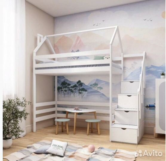 Кровать чердак с лестницей комодом