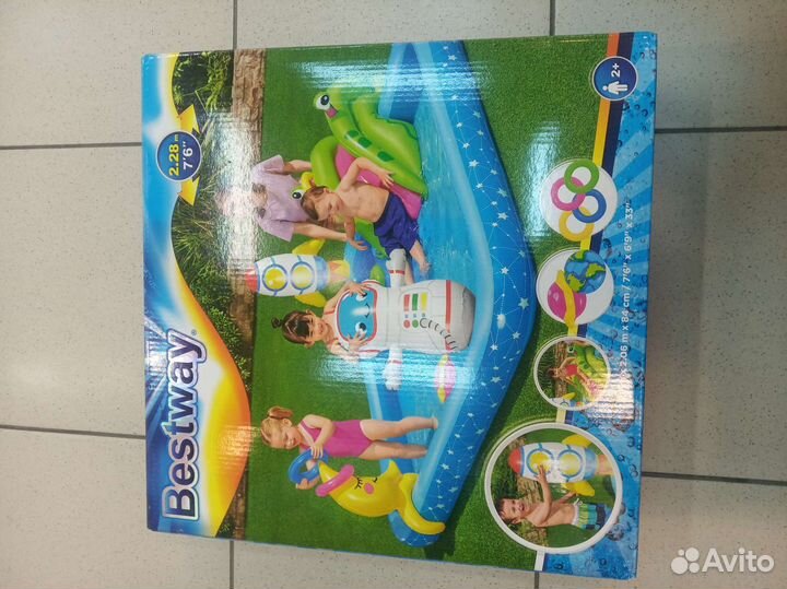Детский надувной бассейн с горкой