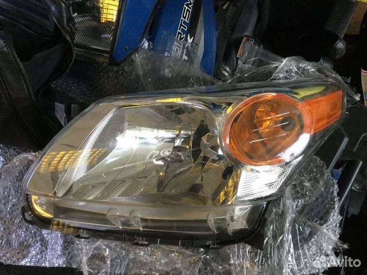 Фара левая Toyota Scion XD 2007г