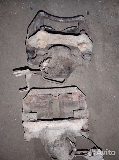 Суппорт передний со скобами Volkswagen Passat b5