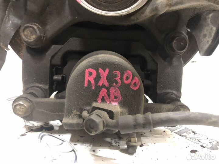 Передний левый поворотный кулак lexus rx 300 1