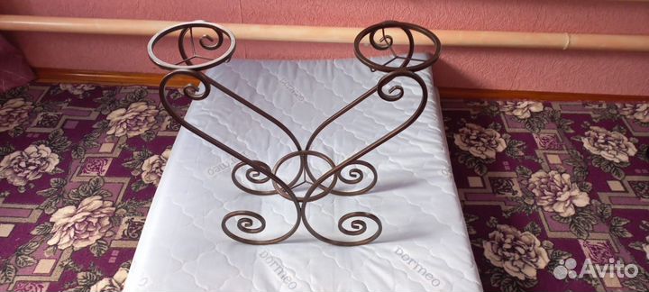 Подставка под цветы напольная металлическая