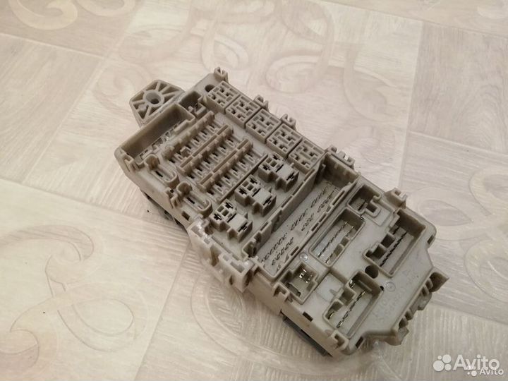 Блок предохранителей салона Mitsubishi Airtrek