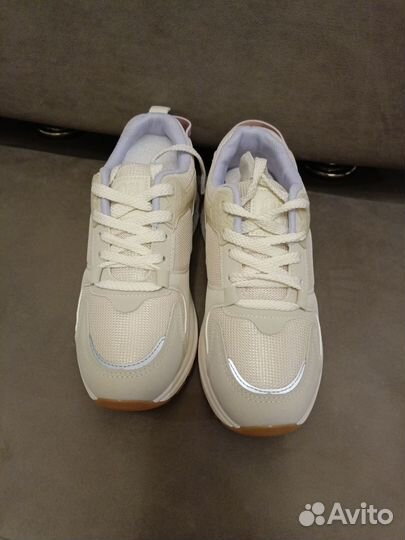 Кроссовки на девочку