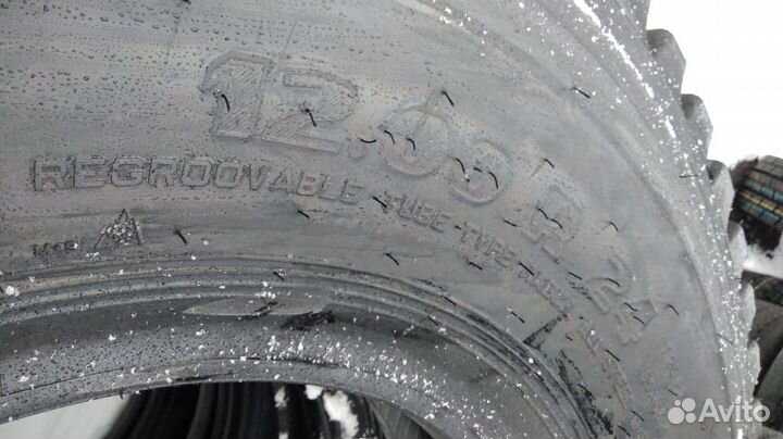 Pirelli Carrier 12.00 R24 160K