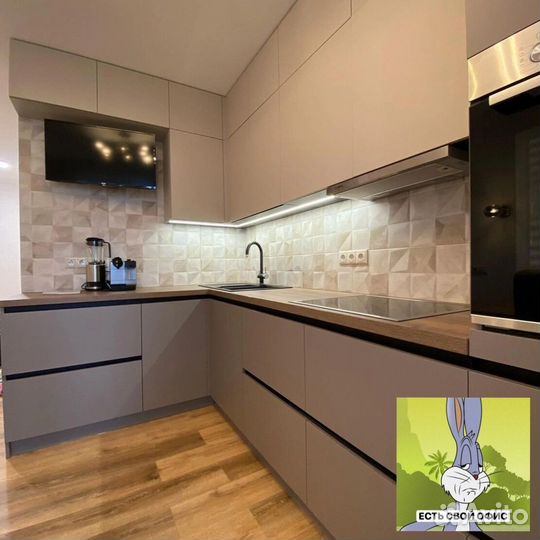 Прямая в потолок кухня на заказ