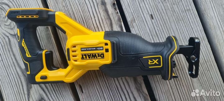 Dcs382 Пила сабельная Деволт