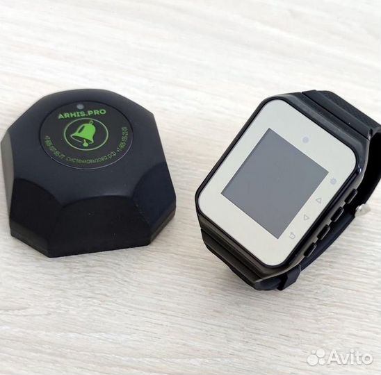 Для ресторанов - кнопка вызова персонала и часы